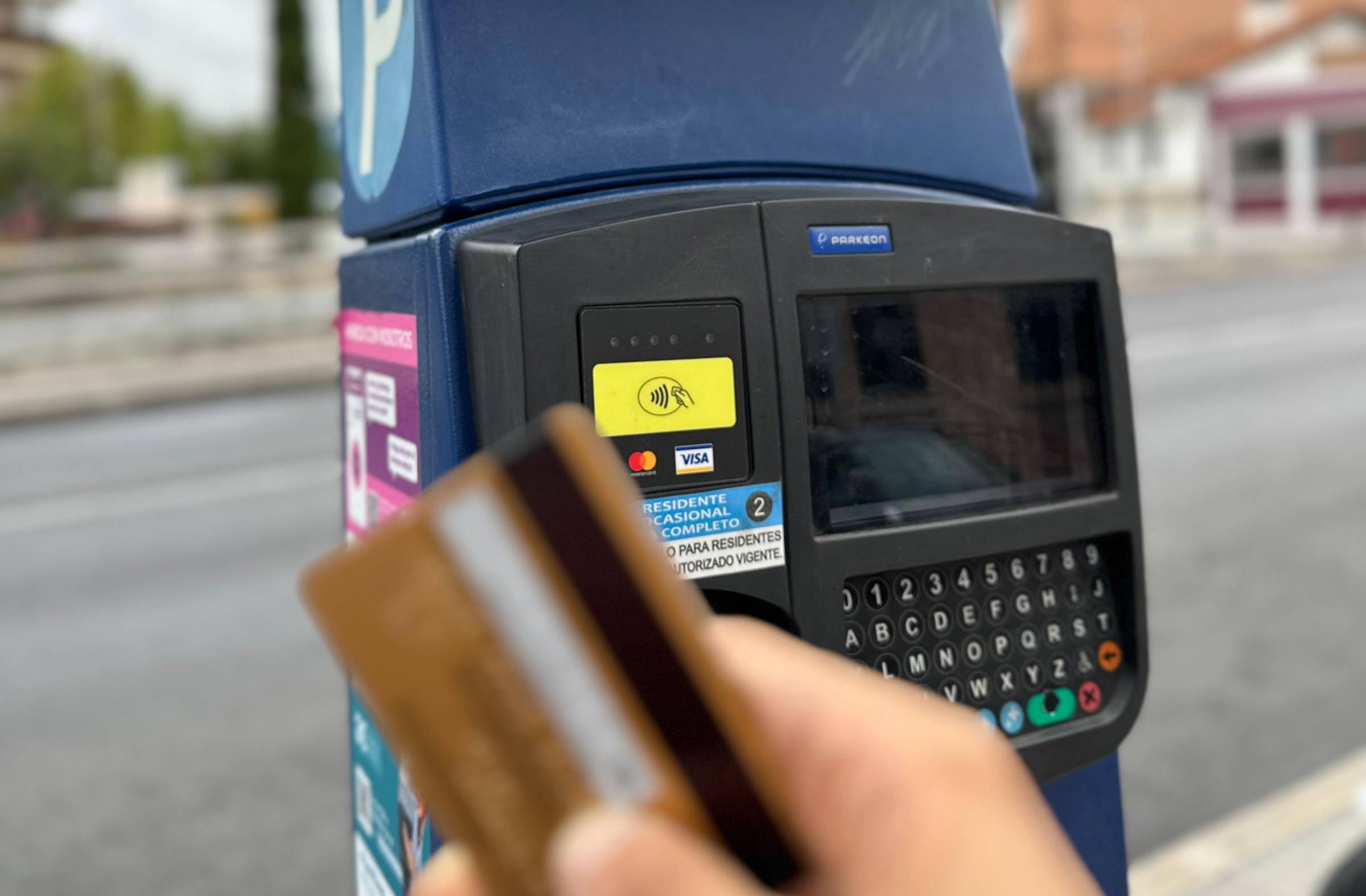 
                                                    El Ayuntamiento de Majadahonda ofrece 30 minutos gratis de aparcamiento en zona azul durante las Navidades