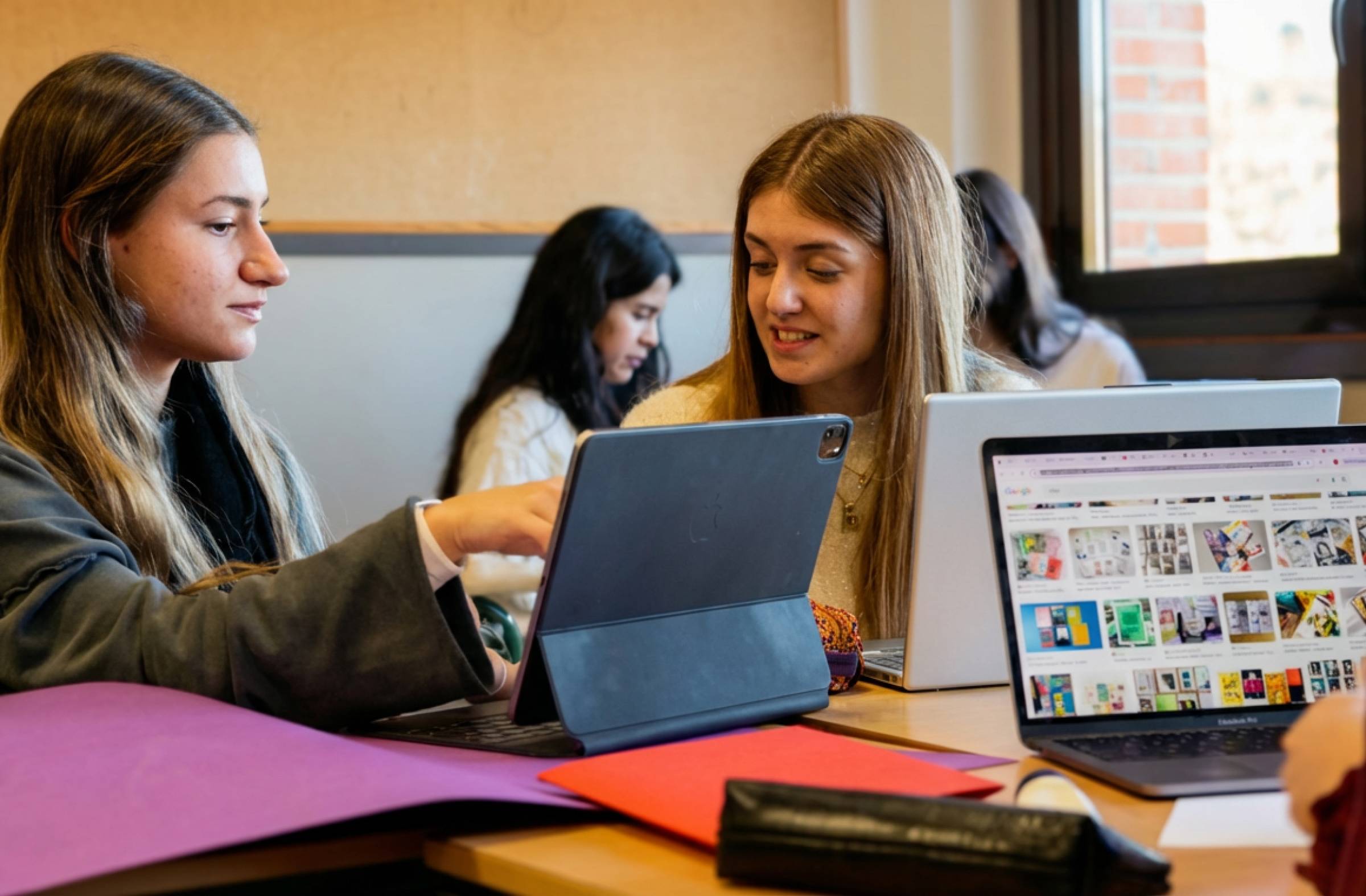 
                                                    ¿Es para mi hijo? Descubre cómo funciona realmente el Bachillerato Internacional en la Jornada IB Futures LOGOS