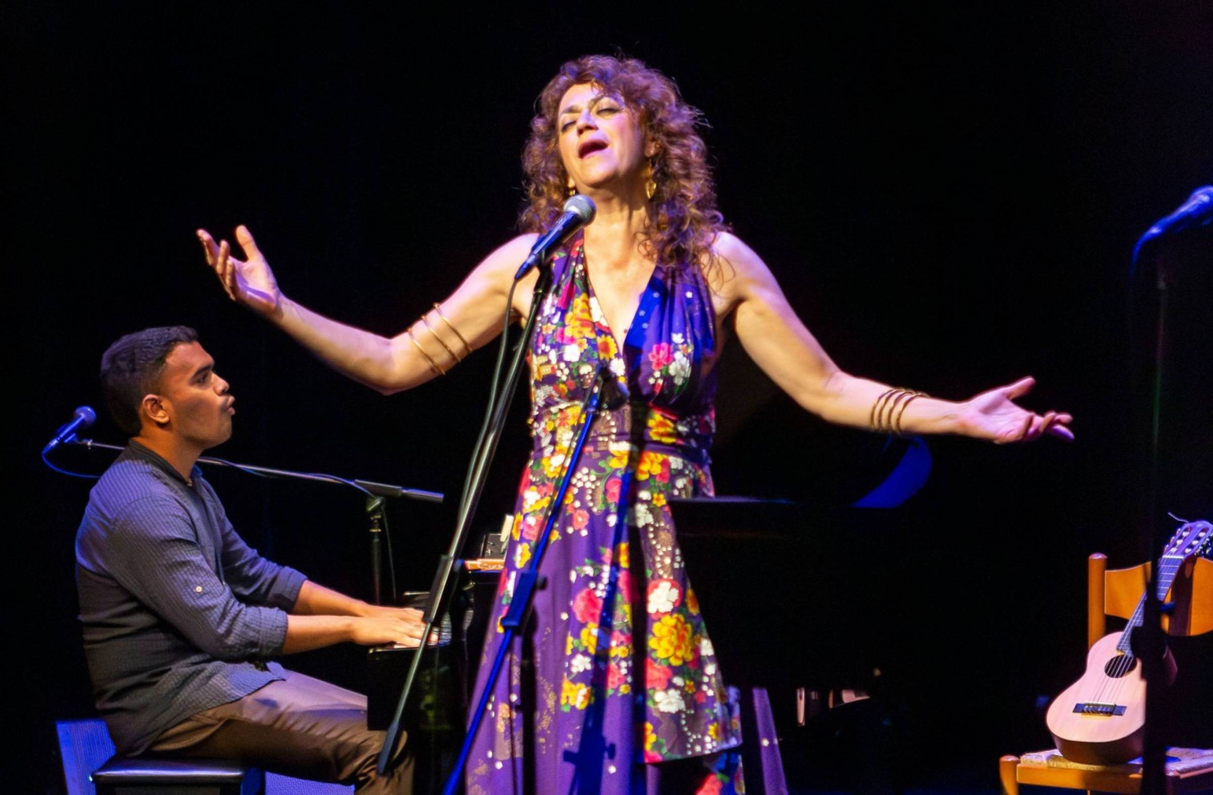 
                                                    Carmen París celebra 40 años de carrera artística en Majadahonda con música de raíz y estilo propio   
