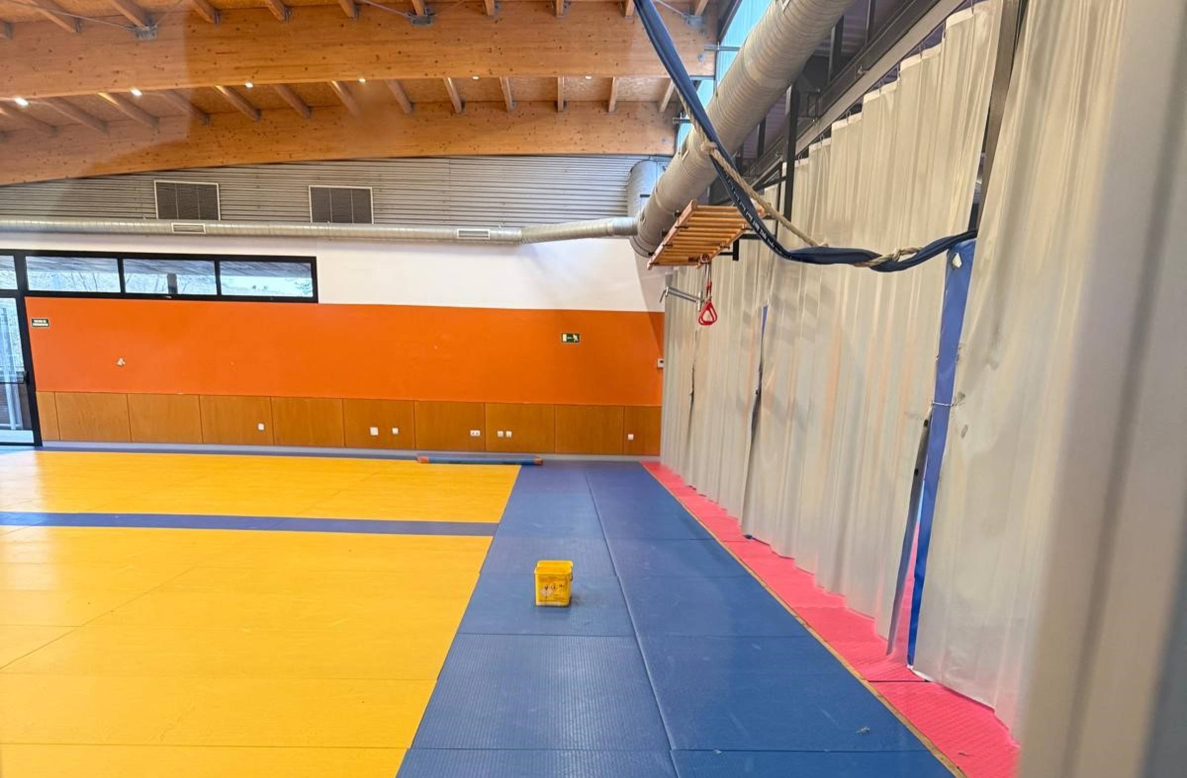 El PSOE de Majadahonda denuncia goteras y abandono en varios edificios municipales