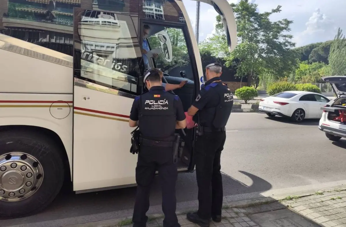 La Policía Local de Majadahonda refuerza la vigilancia de camiones y autobuses para garantizar la seguridad vial     