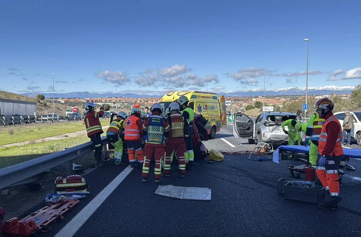Grave un conductor de 44 años tras un choque entre tres turismos en la M-50 a la altura de Boadilla