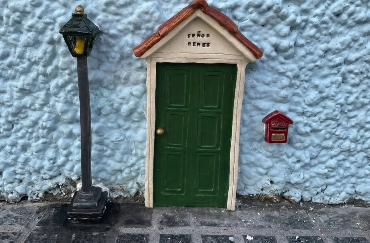 Aparece una puerta del Ratoncito Pérez en Majadahonda