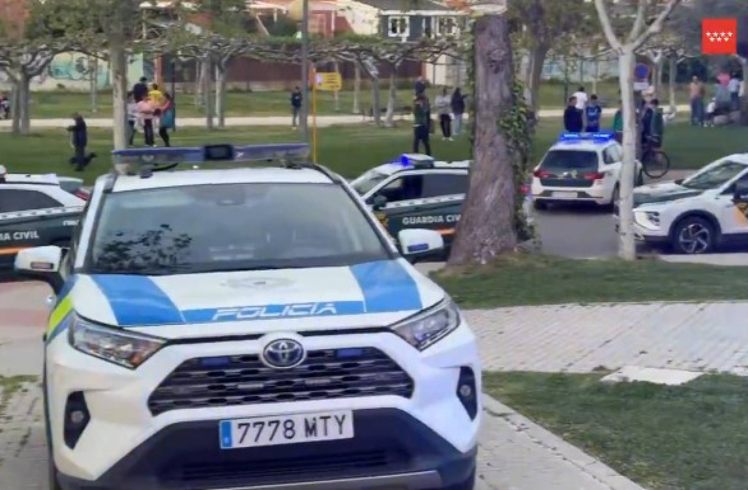 
                                                    Muere un niño de 11 años tras ser apuñalado en el centro cultural de Villanueva de la Cañada