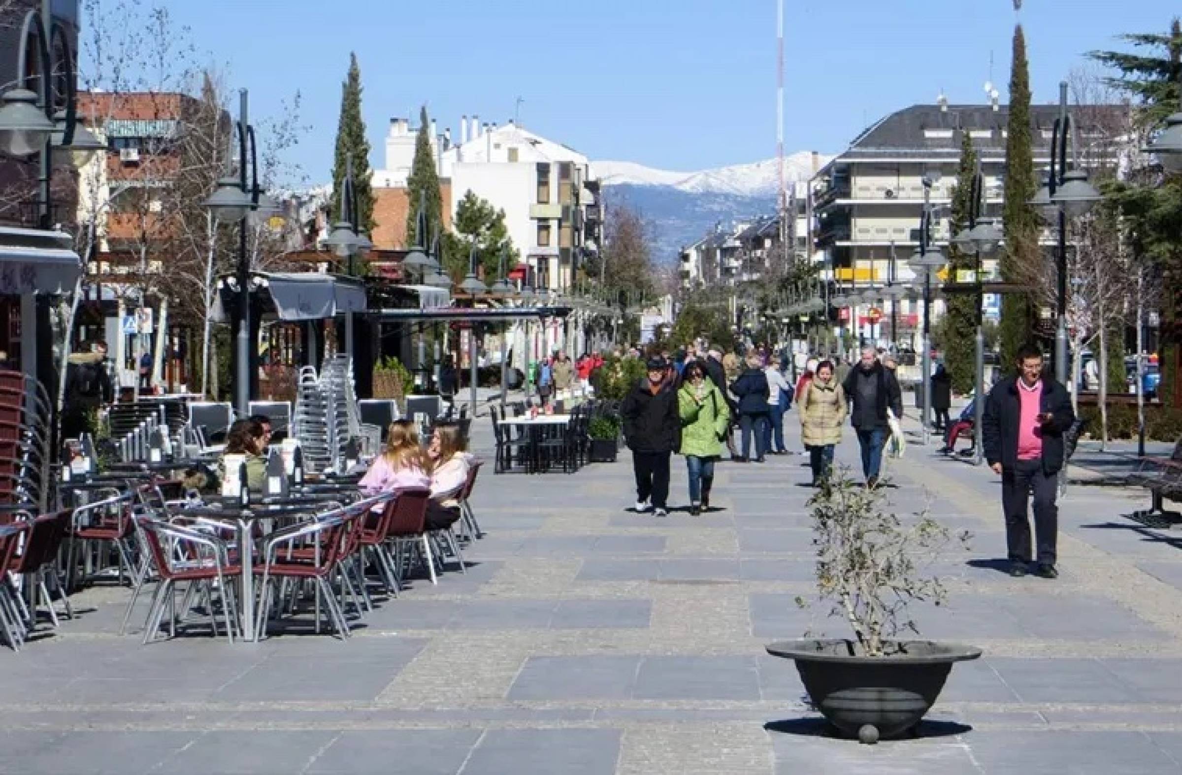 
                                                    Vecinos por Majadahonda pide actualizar la ordenanza de terrazas para mejorar la convivencia, la accesibilidad y la seguridad