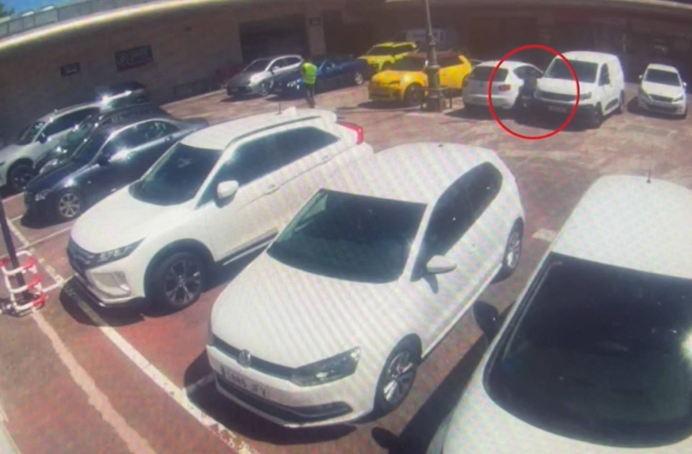 
                                                    La Guardia Civil detiene en Majadahonda a un grupo criminal especializado en el método de "la siembra"