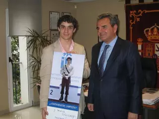 De Foxá recibe en el Ayuntamiento al patinador olímpico Javier Fernández