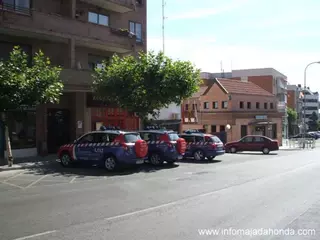 La Policía Municipal se encierra, y el alcalde anuncia que pagará