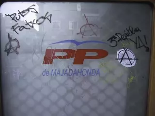 Acto vandálico contra la sede del Partido Popular de Majadahonda
