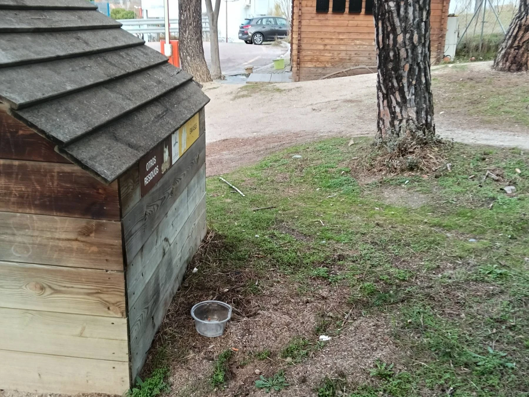 Insalubridad y basuras permitidas por el patronato