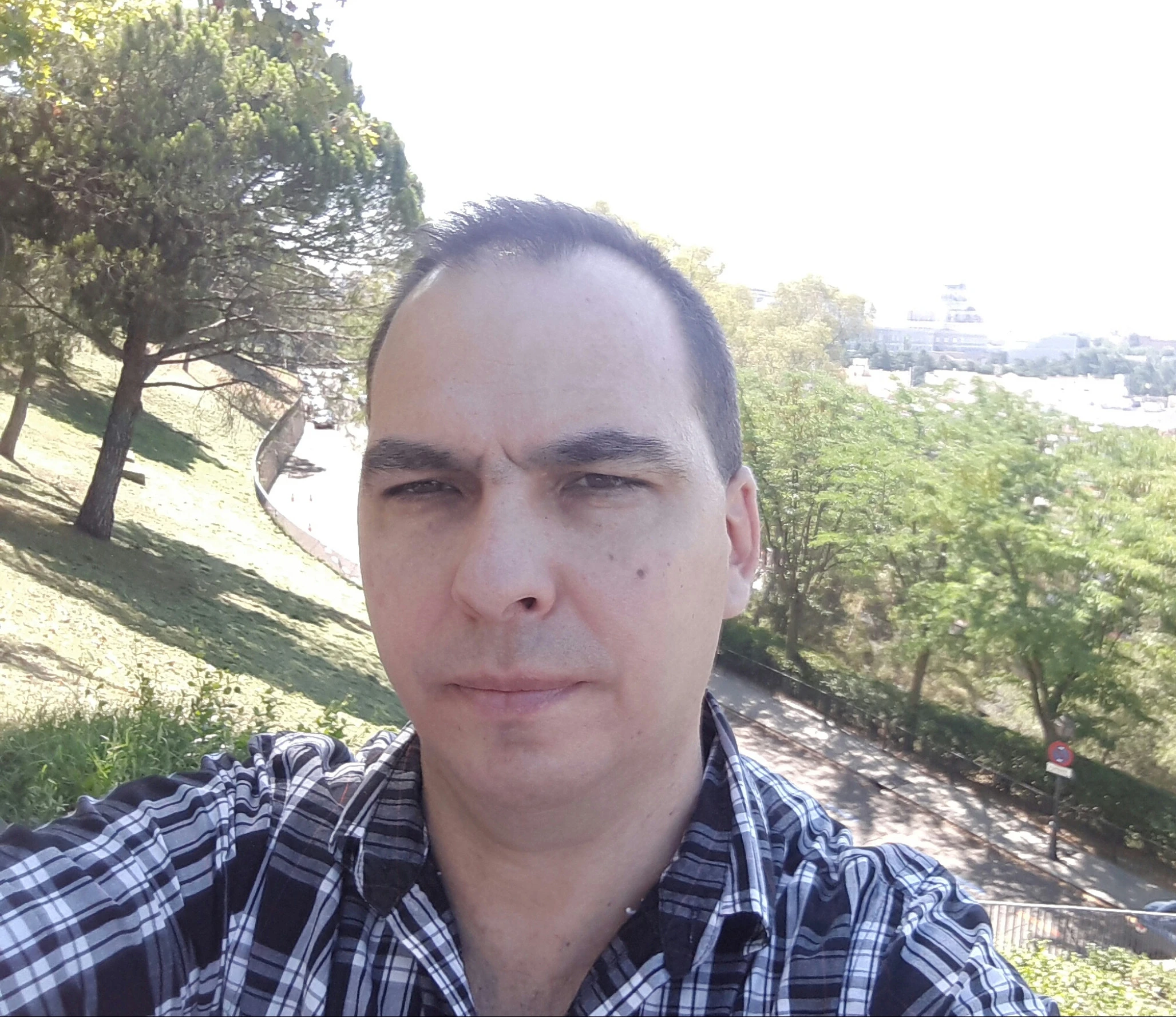 Profesor con experiencia ofrece clases de ciencias 
