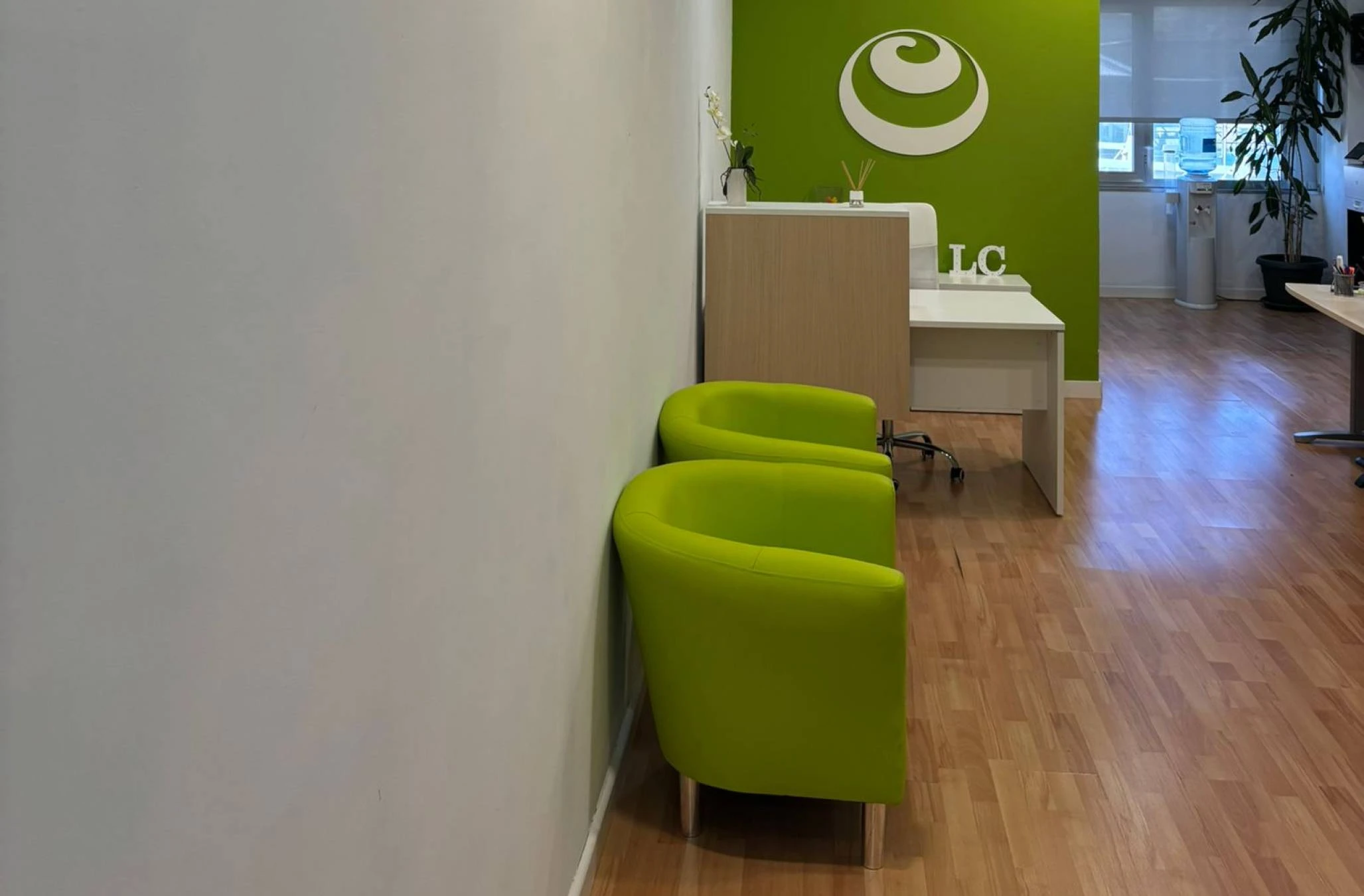 Alquilo despacho compartido con sala de juntas