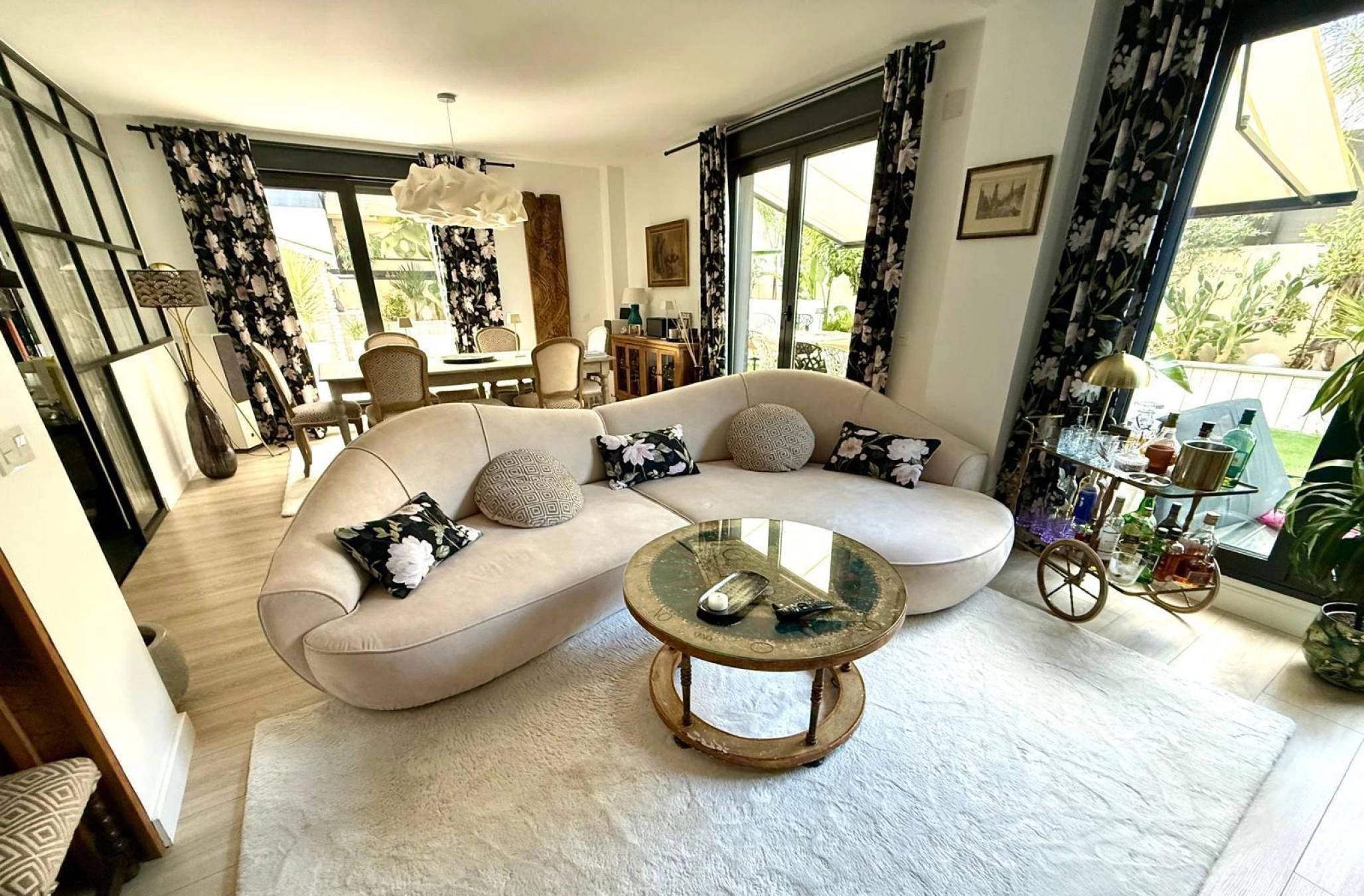 Busco chica INTERNA con experi