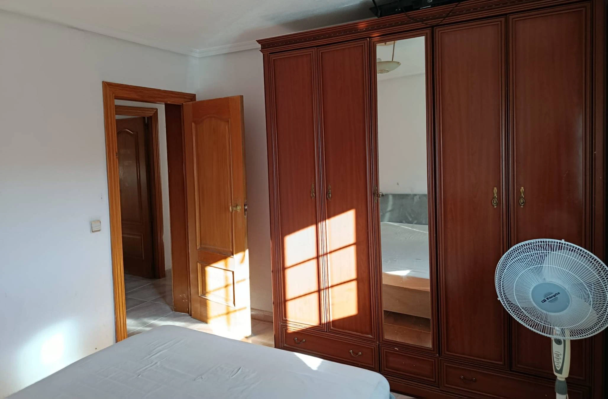 Busco chica INTERNA con experi